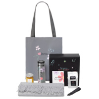 210120.17&nbsp;4023.76&nbsp;Подарочный набор «Re:f. Walk» с палантином, шоппером и термосом, серый&nbsp;278956